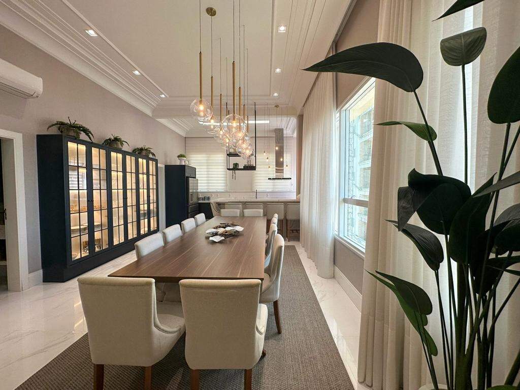 Apartamento à venda no Meia Praia: Sala de jantar