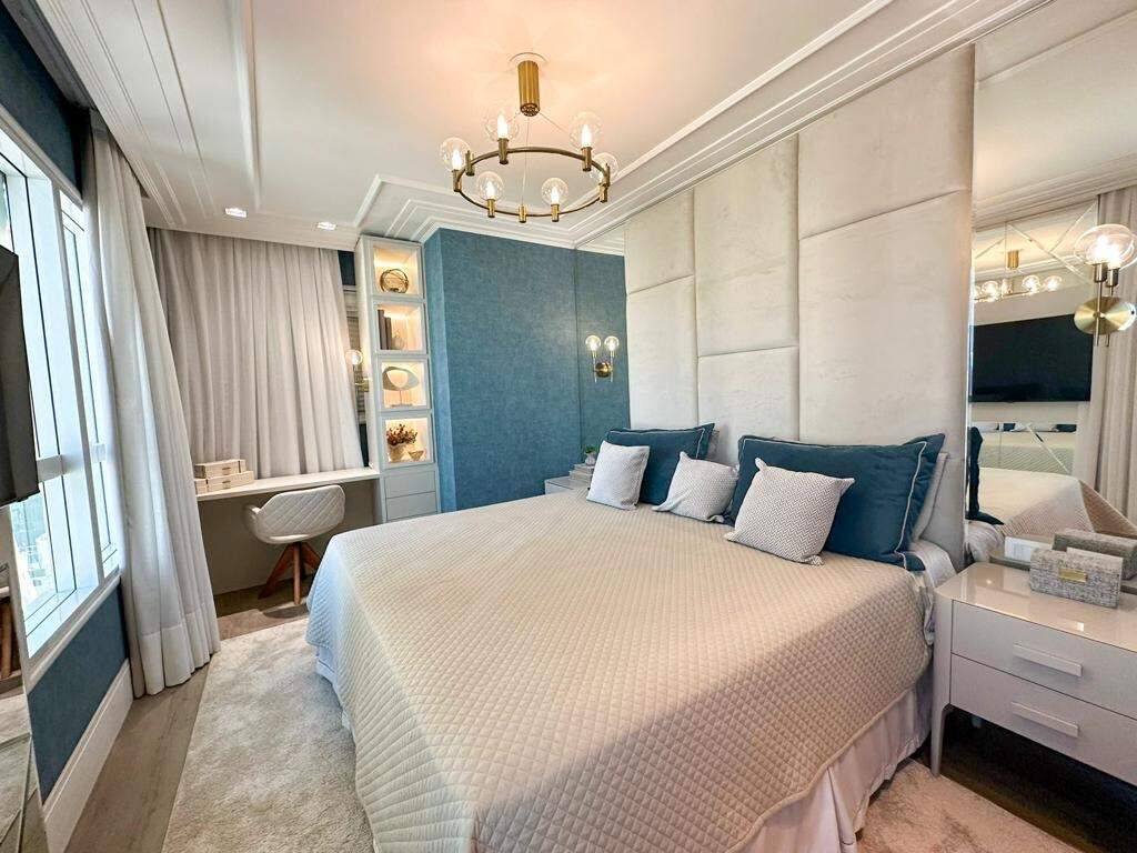 Apartamento à venda no Meia Praia: Suíte master