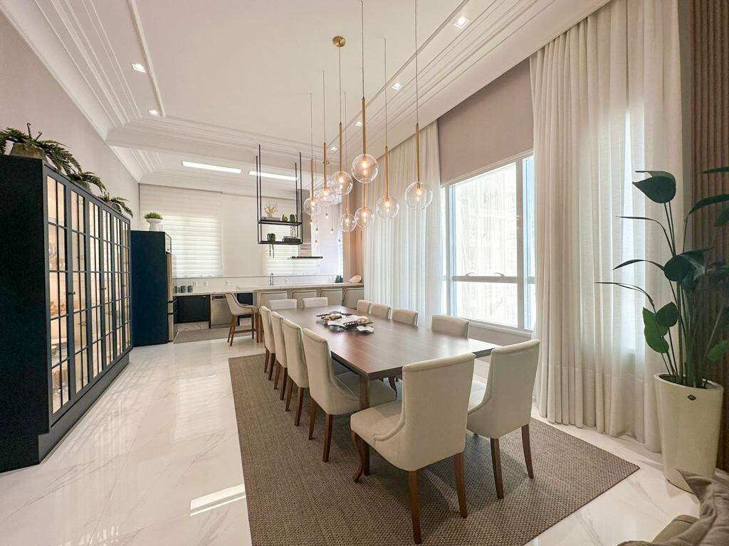 Apartamento à venda no Meia Praia: Sala de jantar