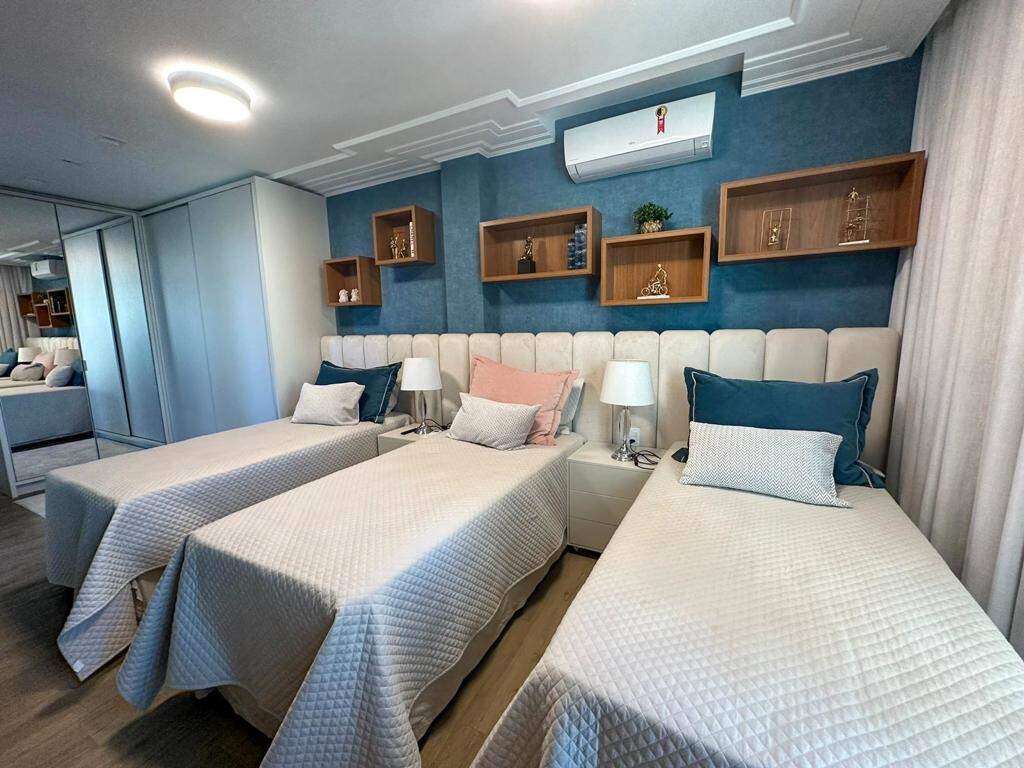 Apartamento à venda no Meia Praia: Suíte master