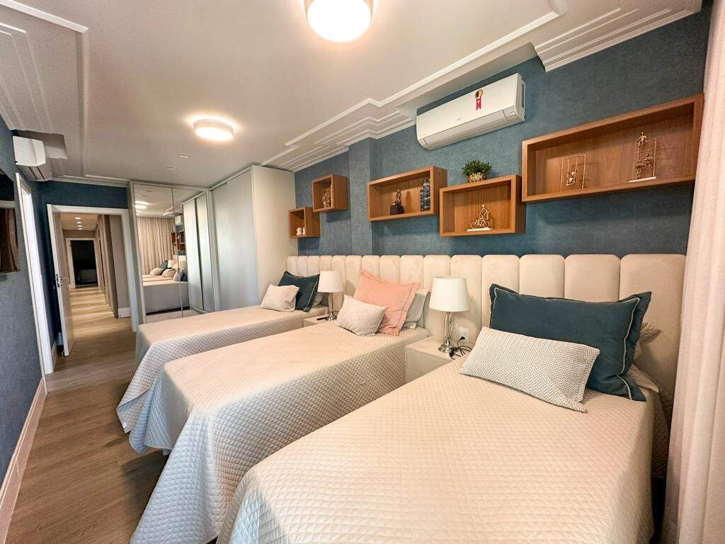 Apartamento à venda no Meia Praia: Suíte master