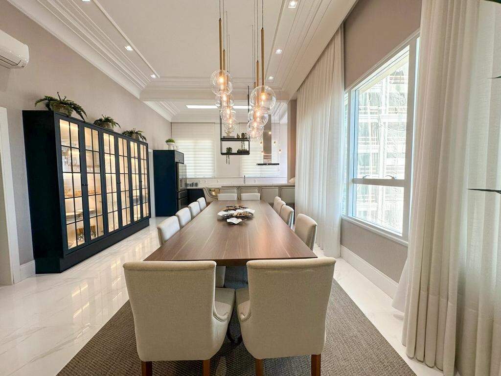 Apartamento à venda no Meia Praia: Sala de jantar