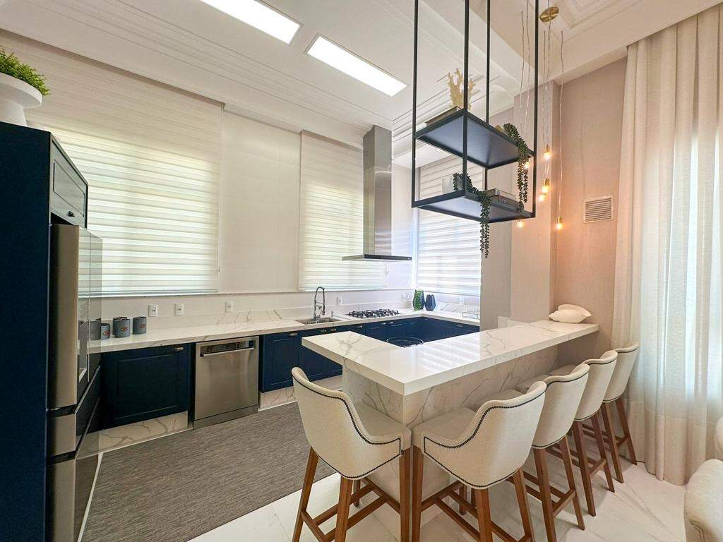 Apartamento à venda no Meia Praia: Cozinha