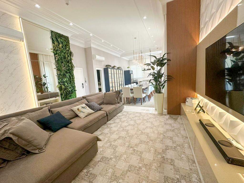 Apartamento à venda no Meia Praia: Living