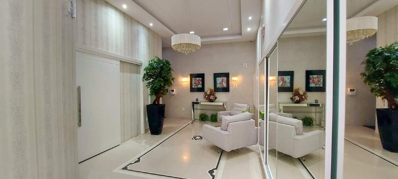 Apartamento à venda no Meia Praia: Hall de entrada 