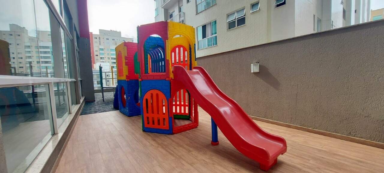 Apartamento à venda no Meia Praia: Playground
