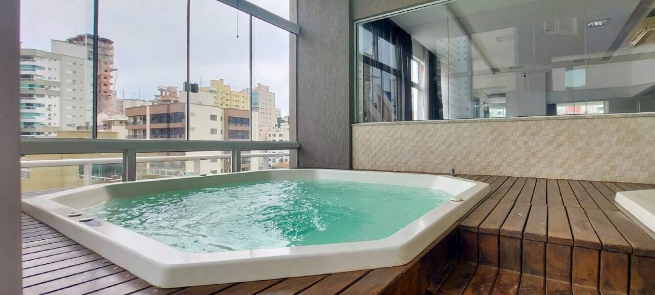 Apartamento à venda no Meia Praia: Hidro