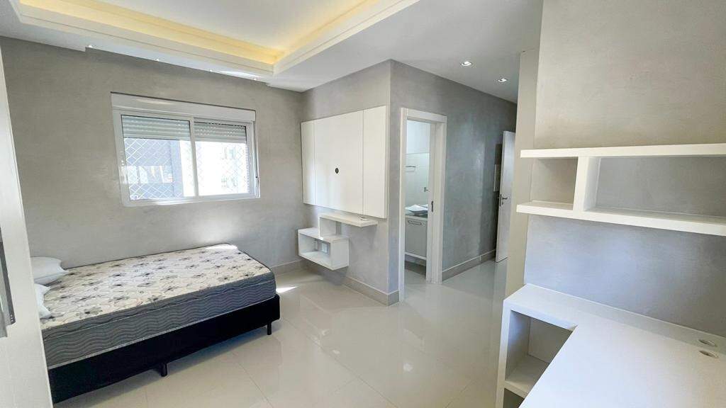 Apartamento à venda no Meia Praia: Suíte 02