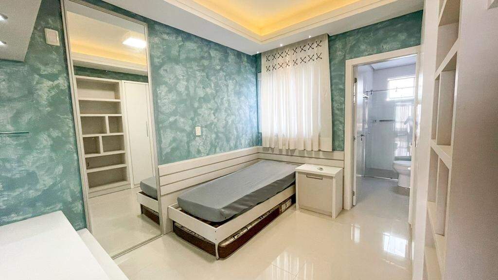 Apartamento à venda no Meia Praia: Suíte 01