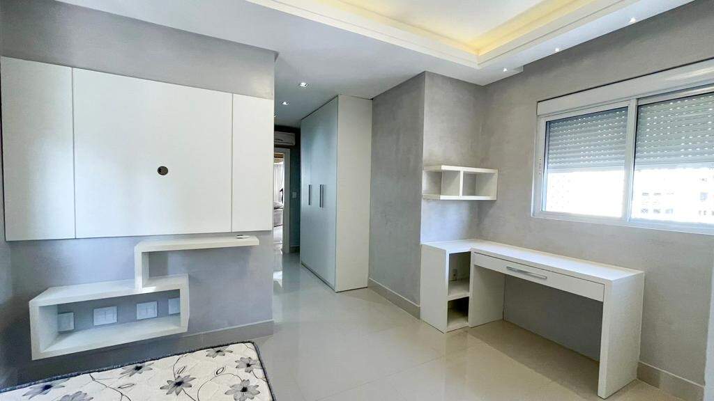 Apartamento à venda no Meia Praia: Suíte 02