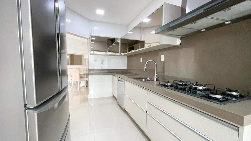 Apartamento à venda no Meia Praia: Cozinha 