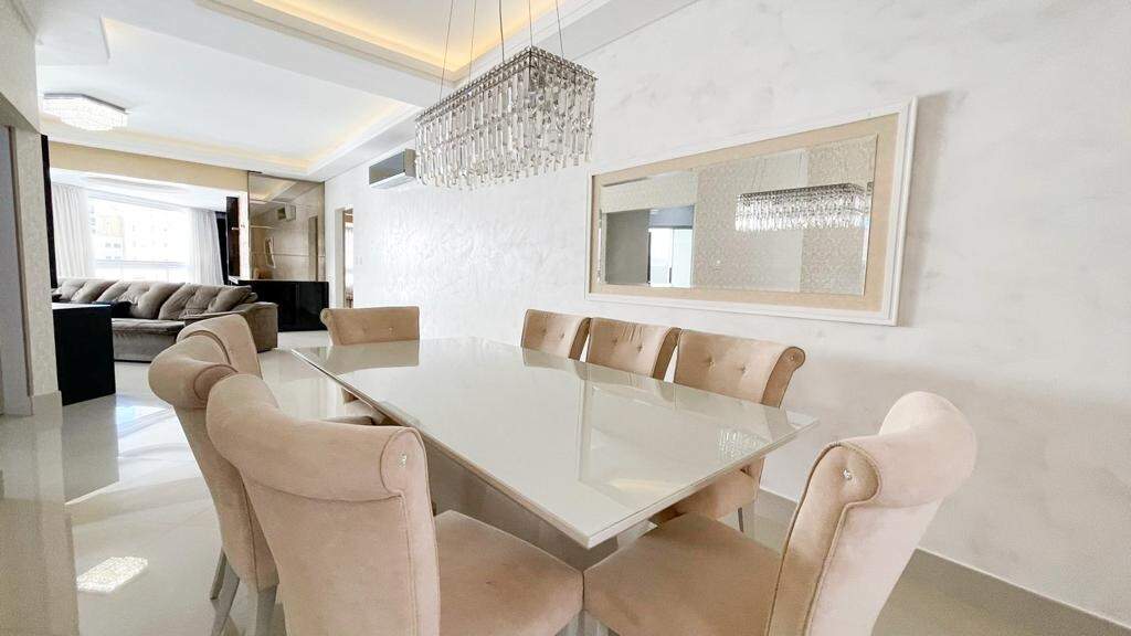 Apartamento à venda no Meia Praia: Sala de jantar 