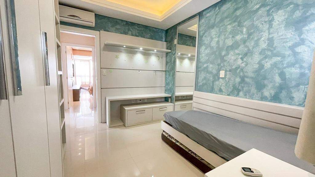 Apartamento à venda no Meia Praia: Suíte 01