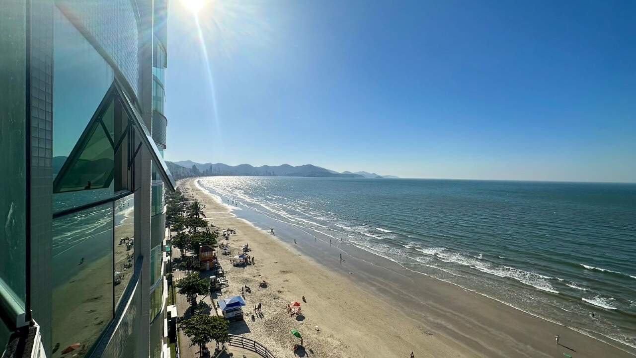 Apartamento à venda no Meia Praia: Vista do apartamento