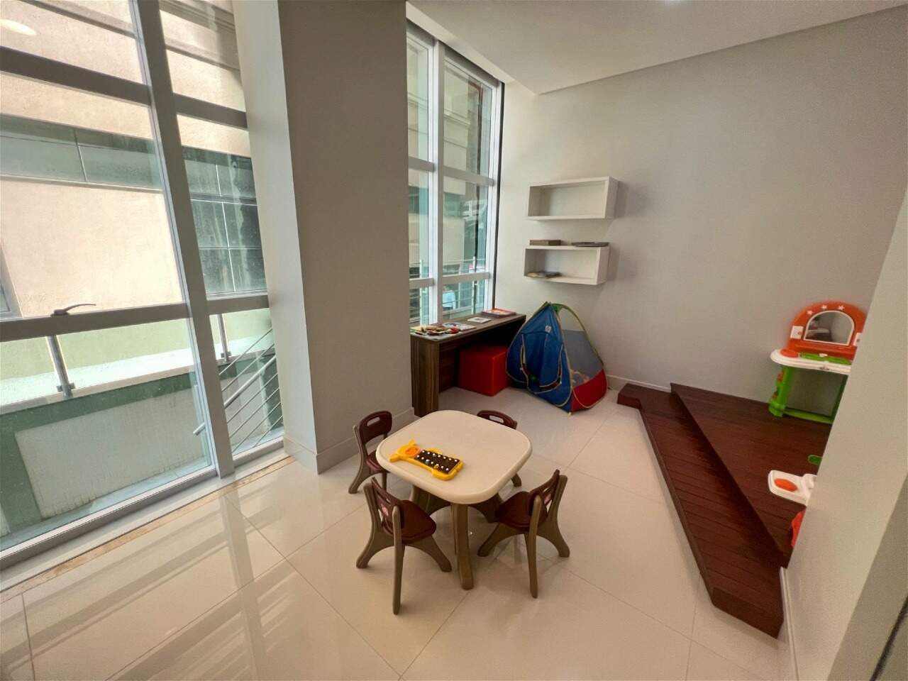 Apartamento à venda no Meia Praia: Brinquedoteca