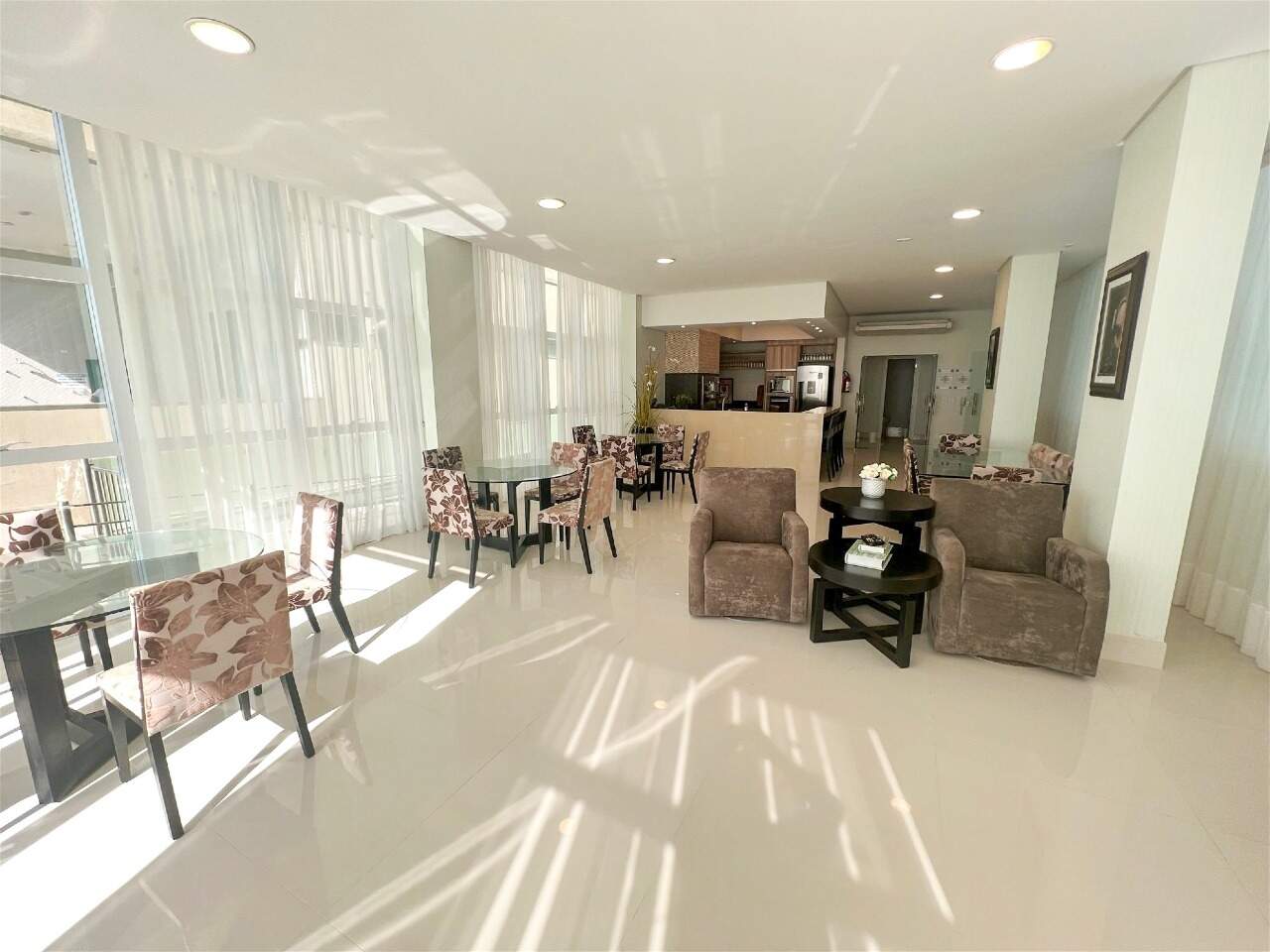 Apartamento à venda no Meia Praia: Salão de festas