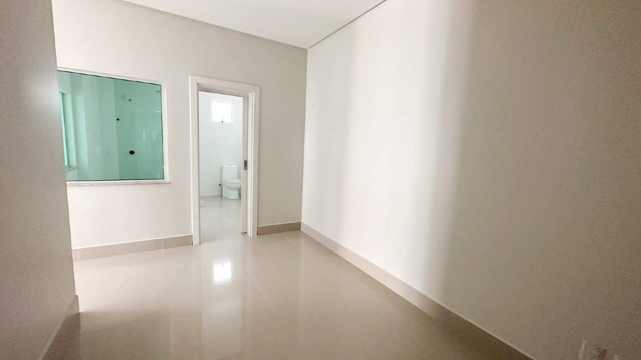 Apartamento à venda no Meia Praia: Suíte master