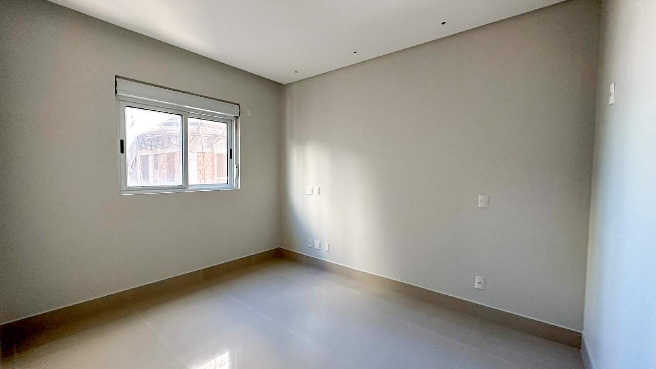 Apartamento à venda no Meia Praia: Suíte 03