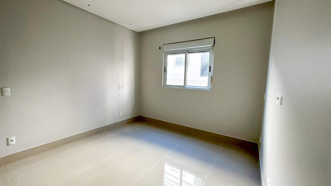 Apartamento à venda no Meia Praia: Suíte 02