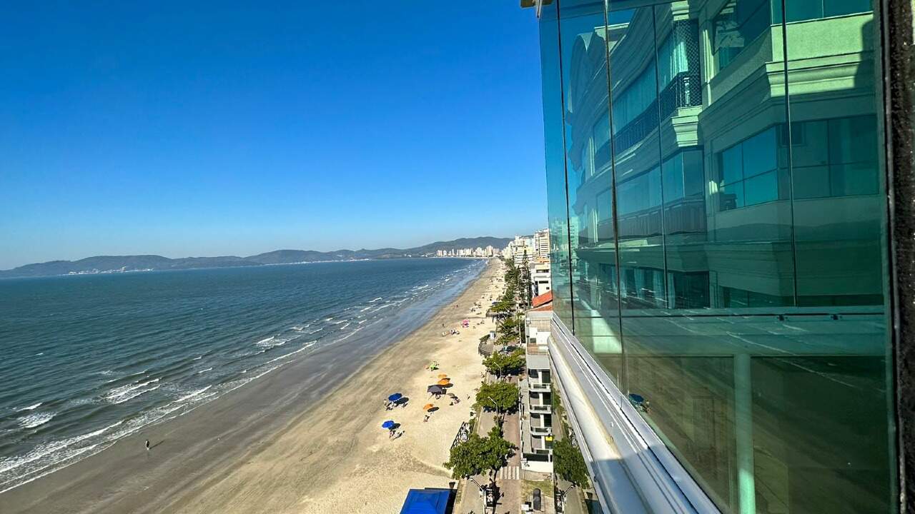 Apartamento à venda no Meia Praia: Vista do apartamento