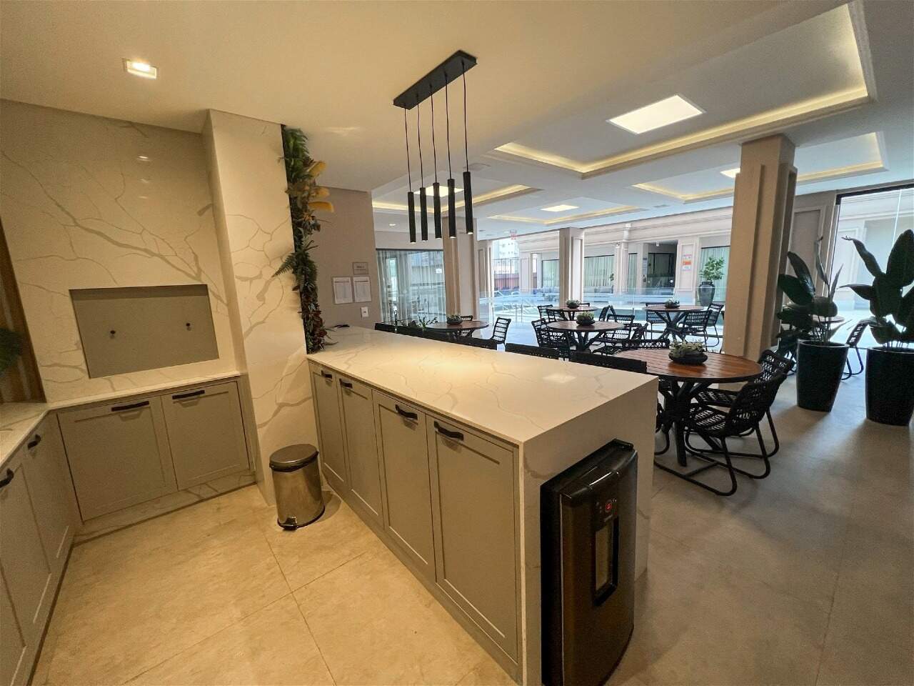 Apartamento à venda no Meia Praia: Área gourmet 