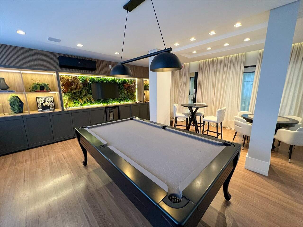 Apartamento à venda no Meia Praia: Sala de jogos 