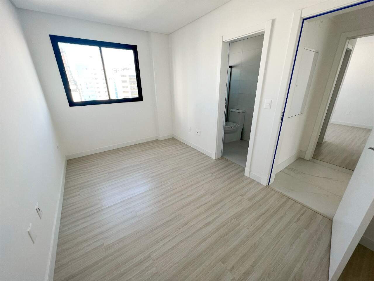 Apartamento à venda no Meia Praia: Suíte 02