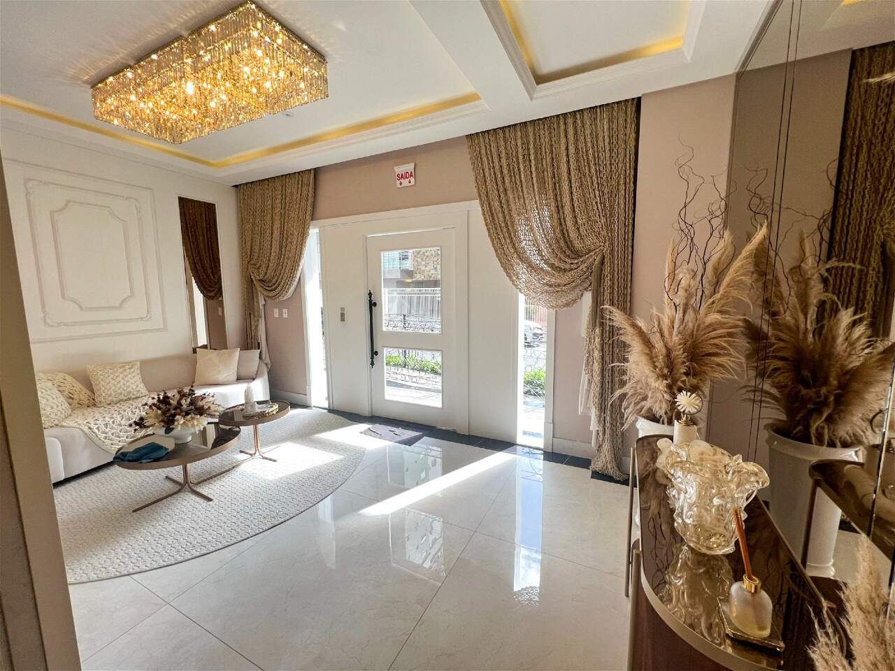 Apartamento à venda no Meia Praia: Hall de entrada 