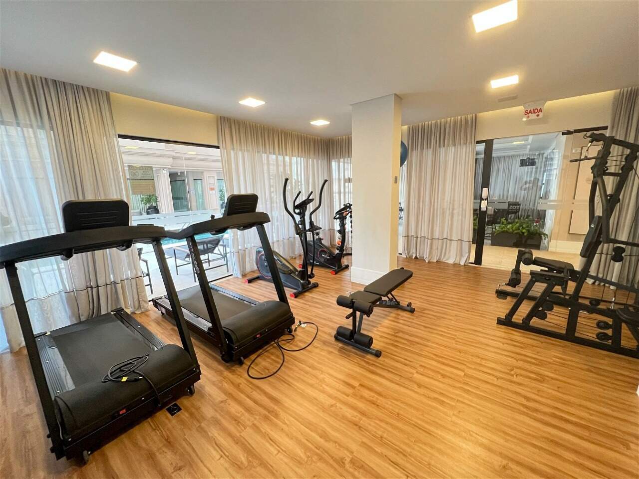 Apartamento à venda no Meia Praia: Academia 