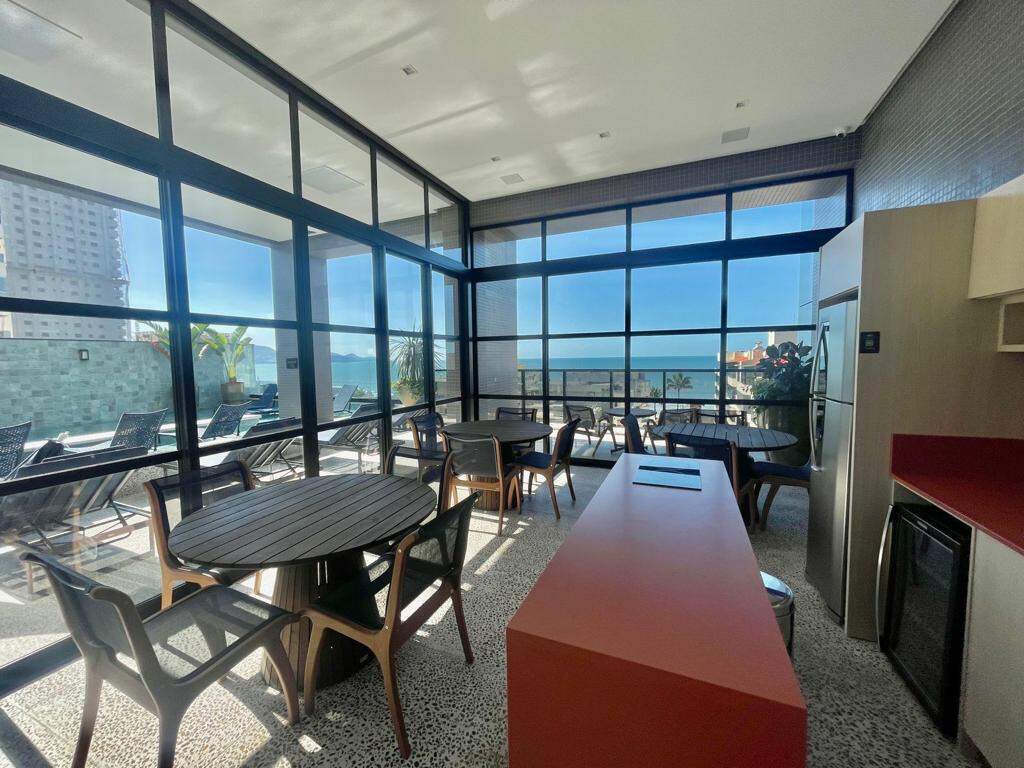 Apartamento à venda no Meia Praia: Área gourmet 