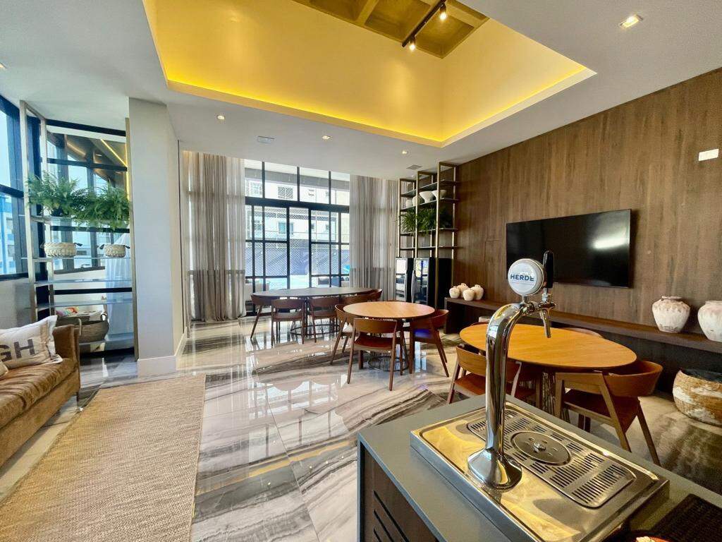 Apartamento à venda no Meia Praia: Salão de festas