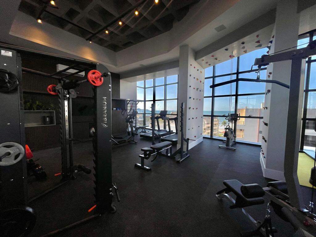 Apartamento à venda no Meia Praia: Academia 