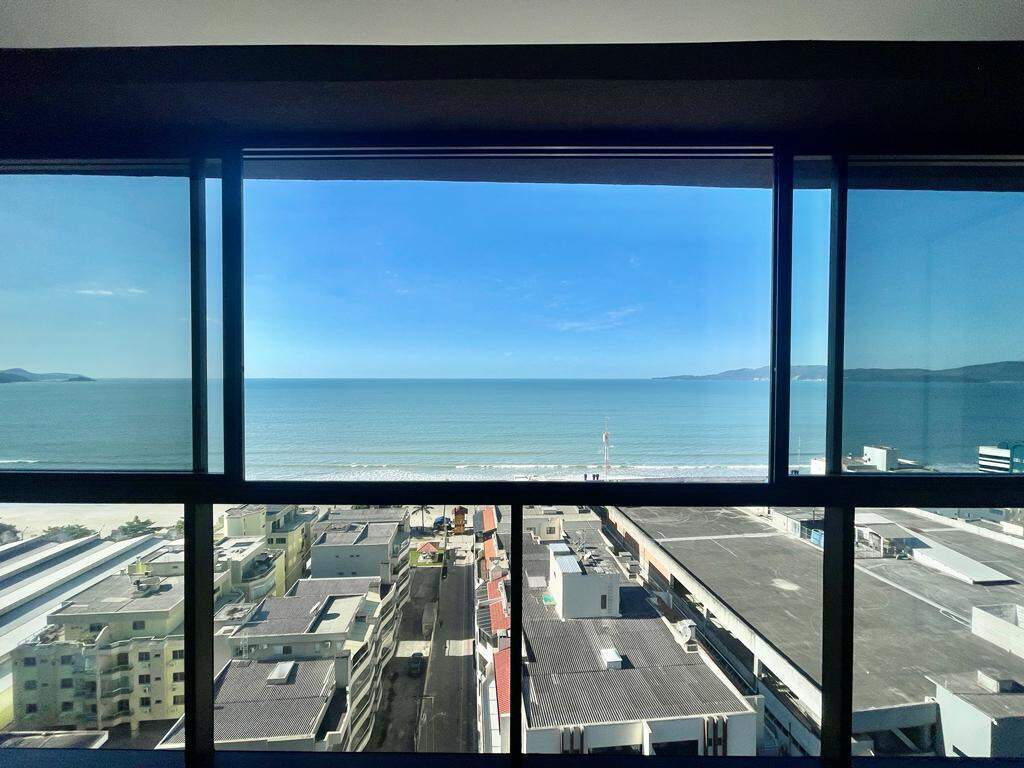 Apartamento à venda no Meia Praia: Vista do apartamento 