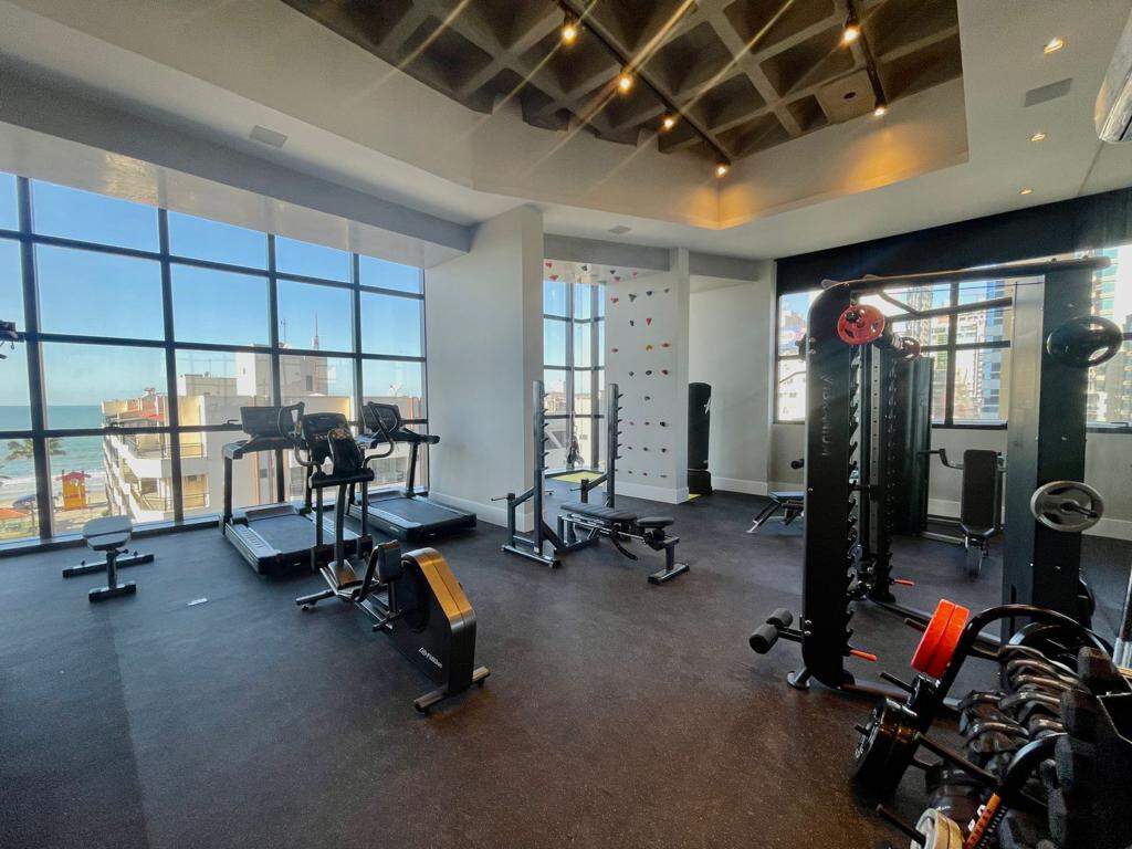 Apartamento à venda no Meia Praia: Academia