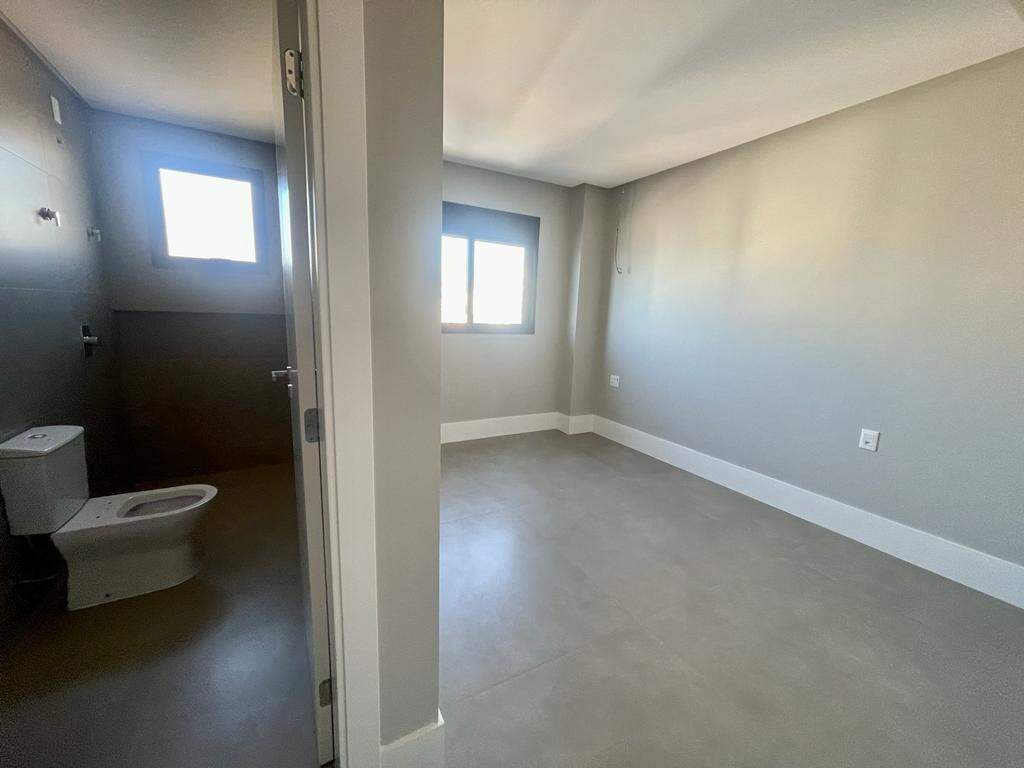 Apartamento à venda no Meia Praia: Suíte 01