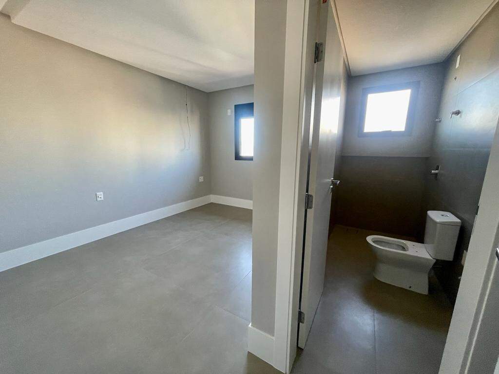 Apartamento à venda no Meia Praia: Suíte 02