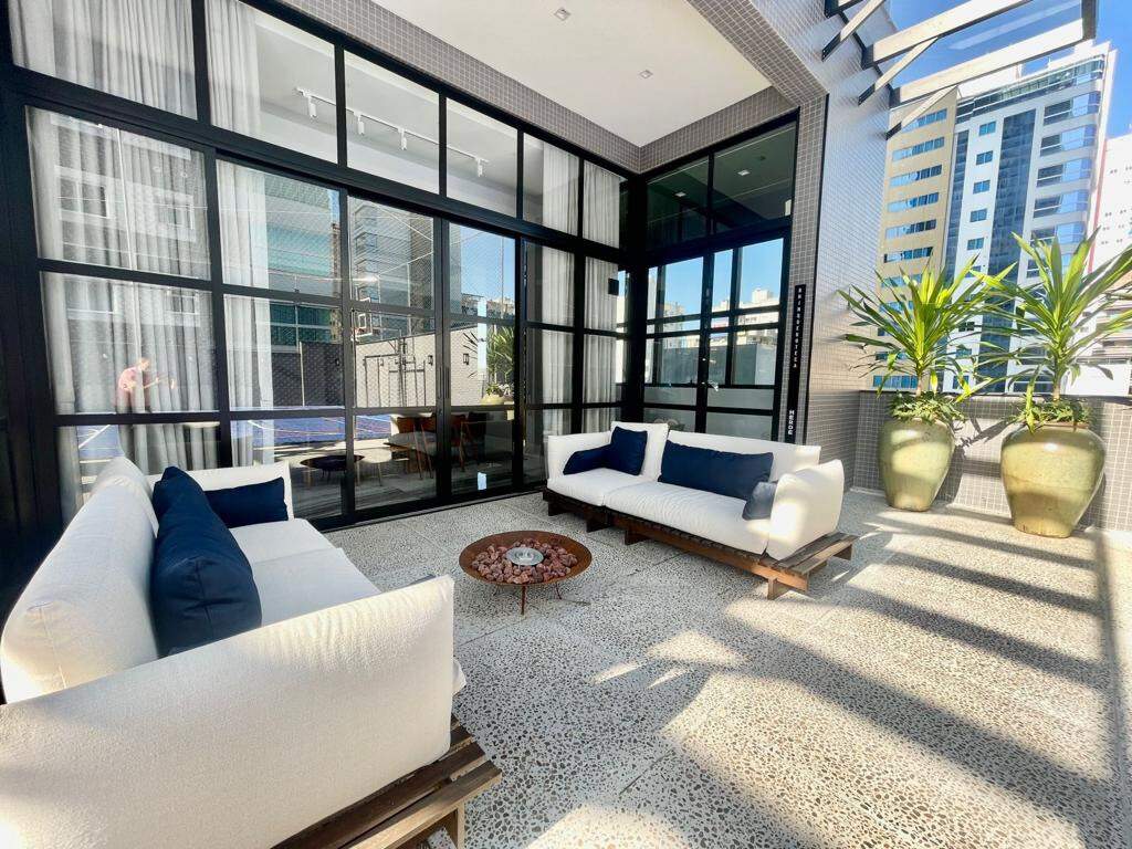 Apartamento à venda no Meia Praia: Área externa 