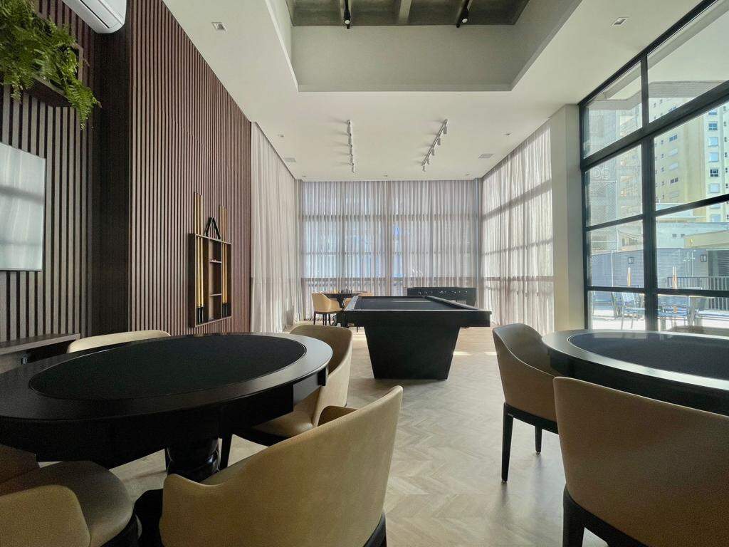 Apartamento à venda no Meia Praia: Sala de jogos 