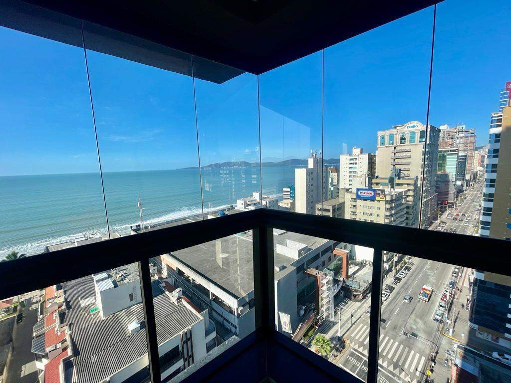 Apartamento à venda no Meia Praia: Vista do apartamento