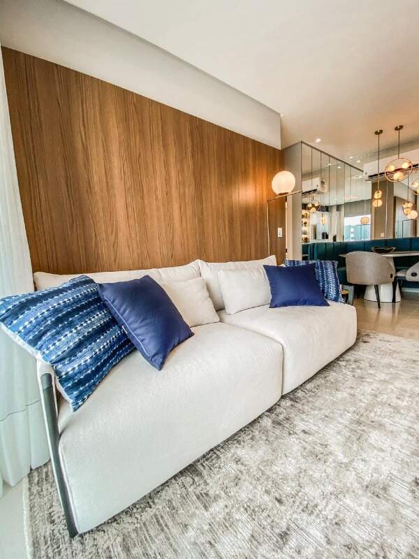 Apartamento à venda no Meia Praia: Living 