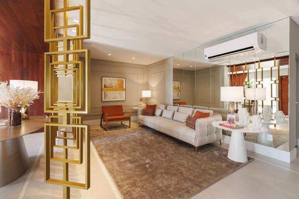 Apartamento à venda no Meia Praia: Hall de entrada