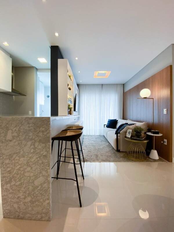 Apartamento à venda no Meia Praia: Living 