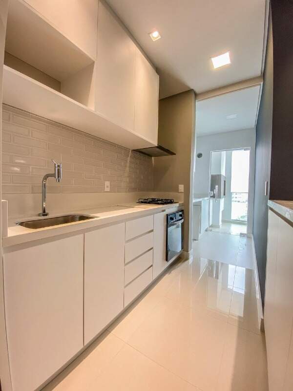 Apartamento à venda no Meia Praia: Cozinha