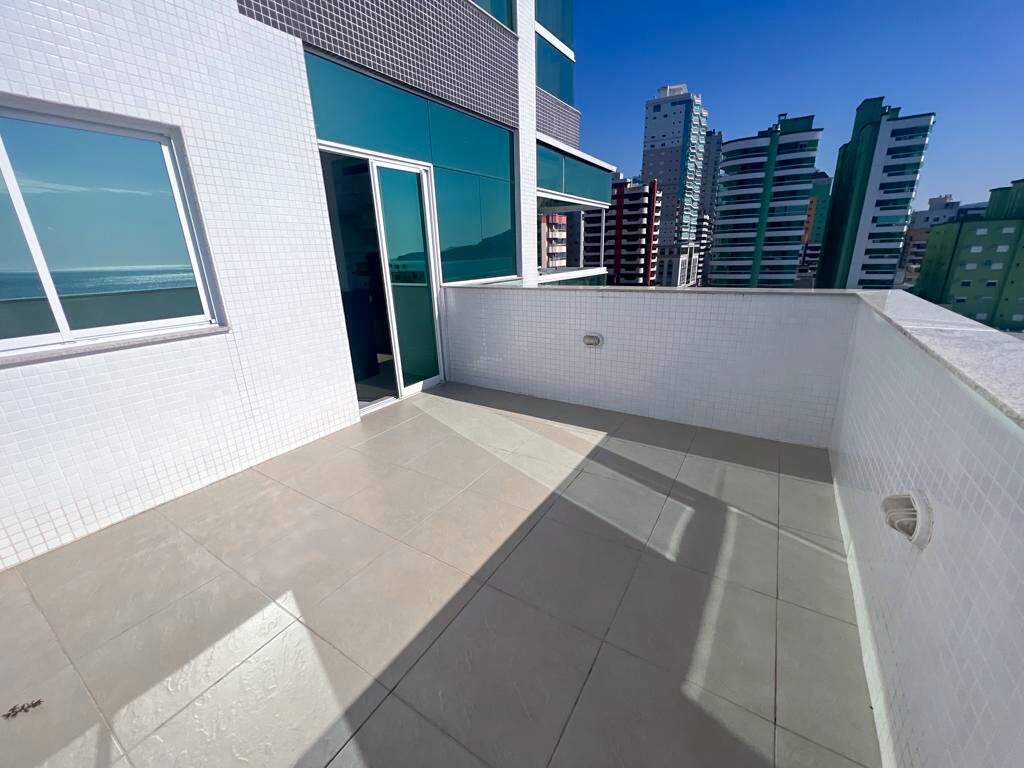 Apartamento à venda no Meia Praia: Sacada