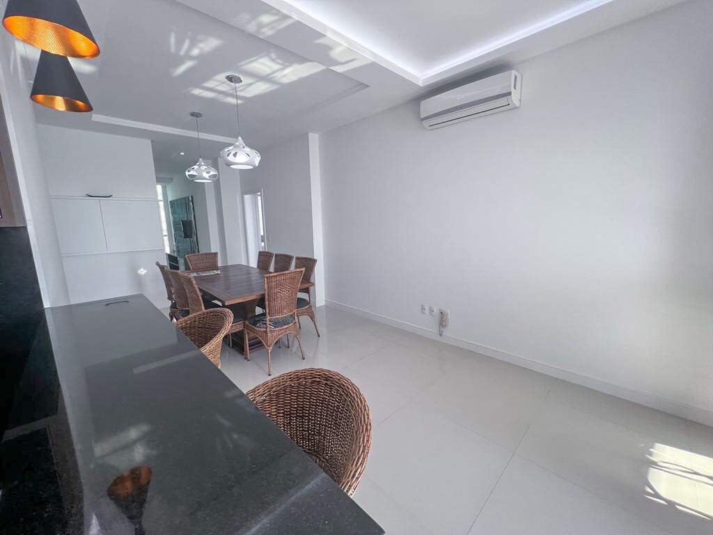 Apartamento à venda no Meia Praia: Sala de jantar