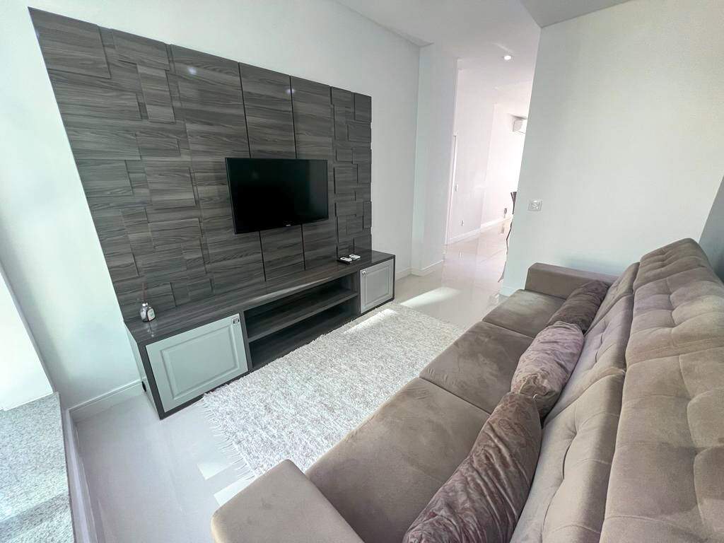 Apartamento à venda no Meia Praia: Living