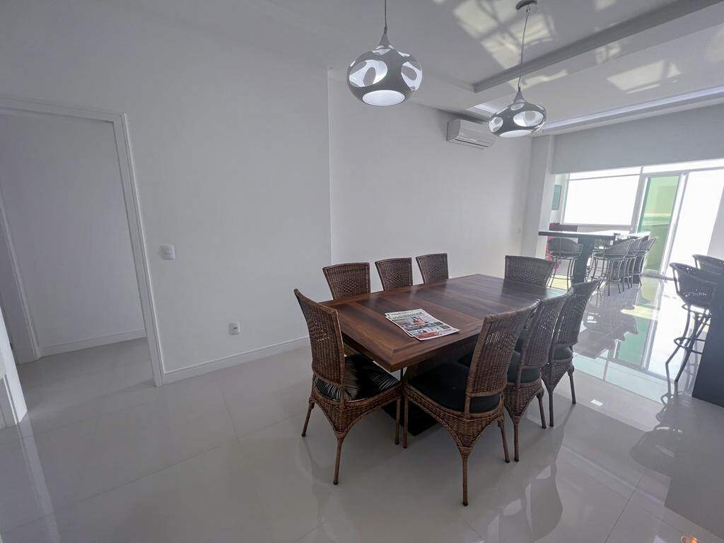 Apartamento à venda no Meia Praia: Sala de jantar