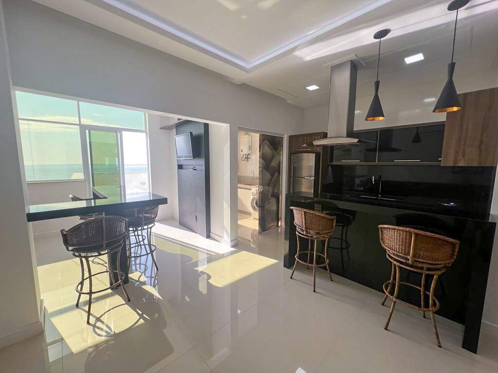 Apartamento à venda no Meia Praia: Sacada com churrasqueira