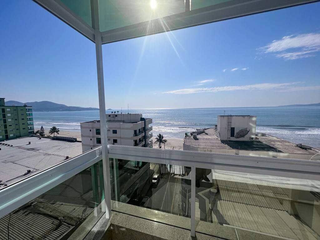 Apartamento à venda no Meia Praia: Vista da suíte