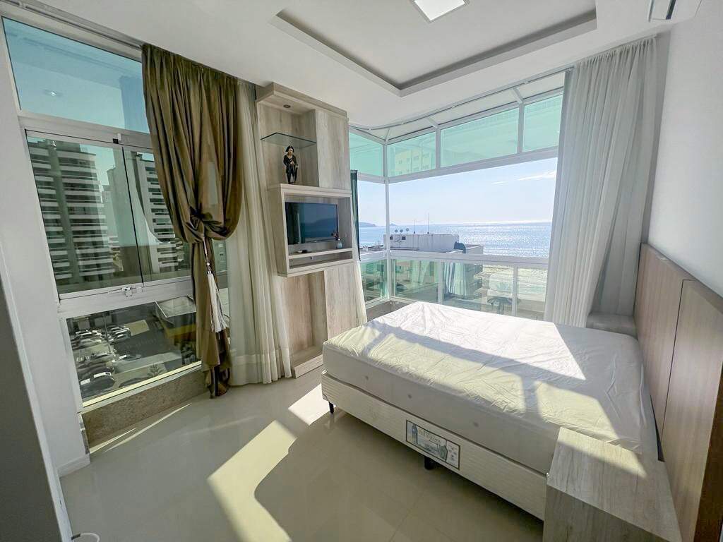 Apartamento à venda no Meia Praia: Suíte  03
